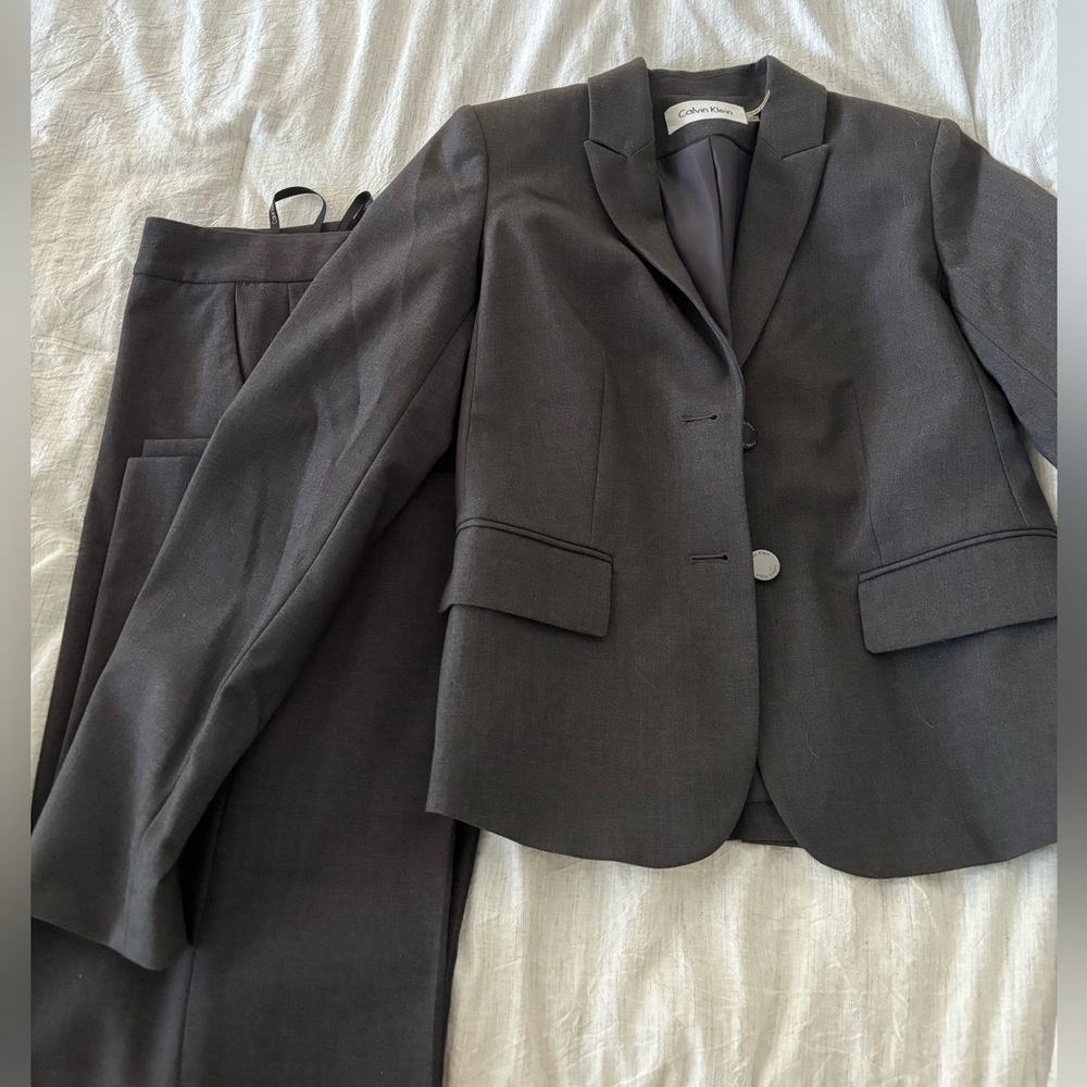 Women’s Calvin Klein 2 piece suit jacket and pants